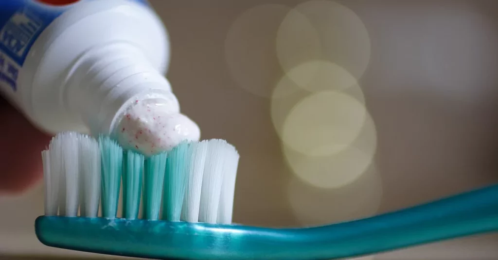 toothpaste to remove yellow stains from shoes